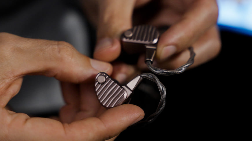 64 Audio Ocean carcasă din aluminiu Champagne Copper de aproape