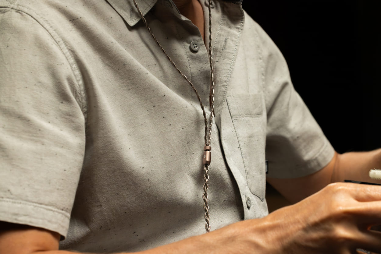 64 Audio Ocean detaliu separator cablu