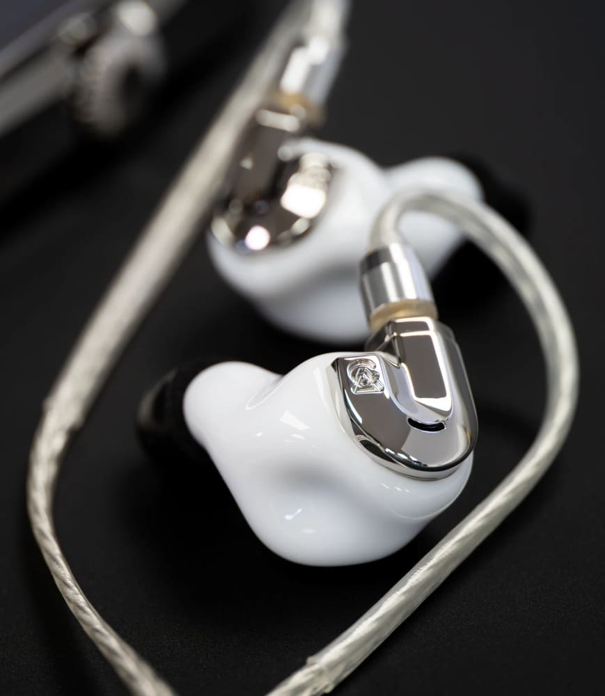 Campfire Audio Bonneville Multiverse III Achromatic Series monitor in-ear alb în ediție limitată