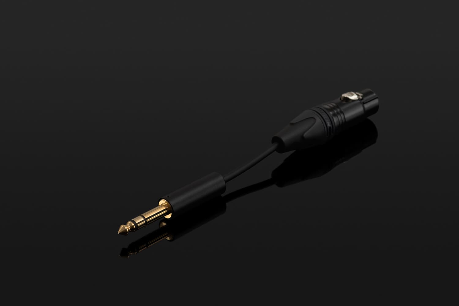 Adaptor de la mufă XLR cu 4 pini la mufă de 6,3 mm
