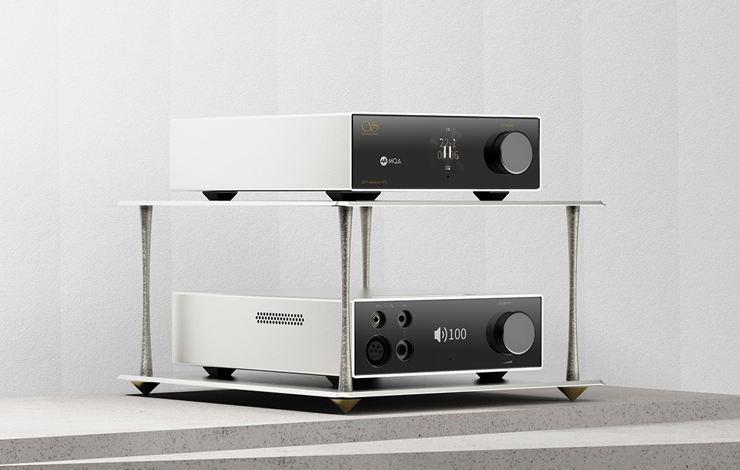 Shanling ET3 EVO plasat lângă DAC-ul și amplificatorul Shanling EH3